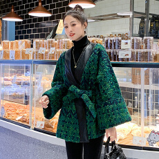 批发粗花呢外套2025年新款时尚秋冬季V领斗篷式宽松系带小个子大衣女