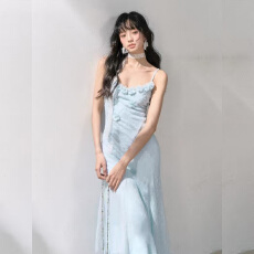 批发韩系独特超好看2026春夏新款吊带<b class='q'>连衣裙</b>温柔风<b class='q'>甜美</b>收腰修身长裙子