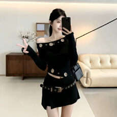 批发辣妹风黑色金属扣挖孔一字肩上衣高腰<b class='q'>短</b>款半身裙设计感两件套装女