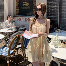 批发可莉安幻游 肌理感韩系设计感荷叶边流苏肩带蕾丝吊带度假连衣裙