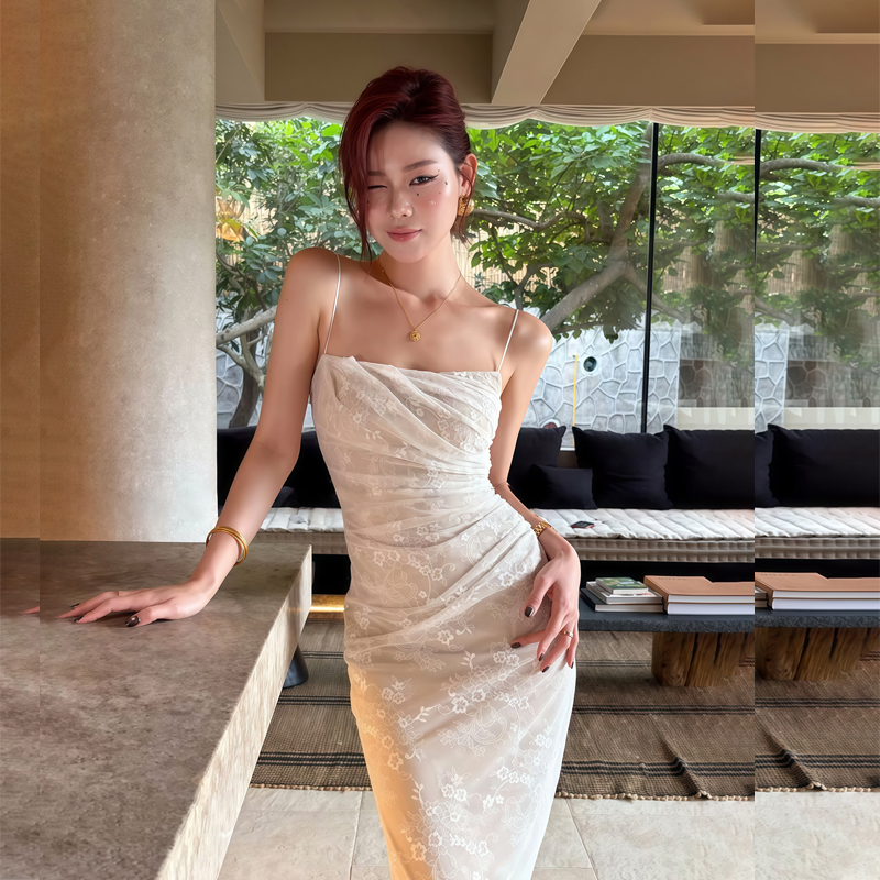 순수한 욕망 바람 좋은 슬립 드레스 여름 여성 의류 2026 새로운 펌프 Pleat 허리 수축 자카드 레이스 타이트 스커트 롱 스커트