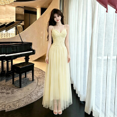法式浪漫风网纱裙子女2026秋新款重工立体刺绣蕾丝V领吊带连衣裙