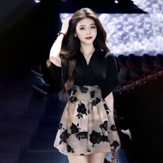 批发减龄小个子穿搭翻领设计感不规则底摆衬衫+设计感马甲+短<b class='q'>裤</b>三件套