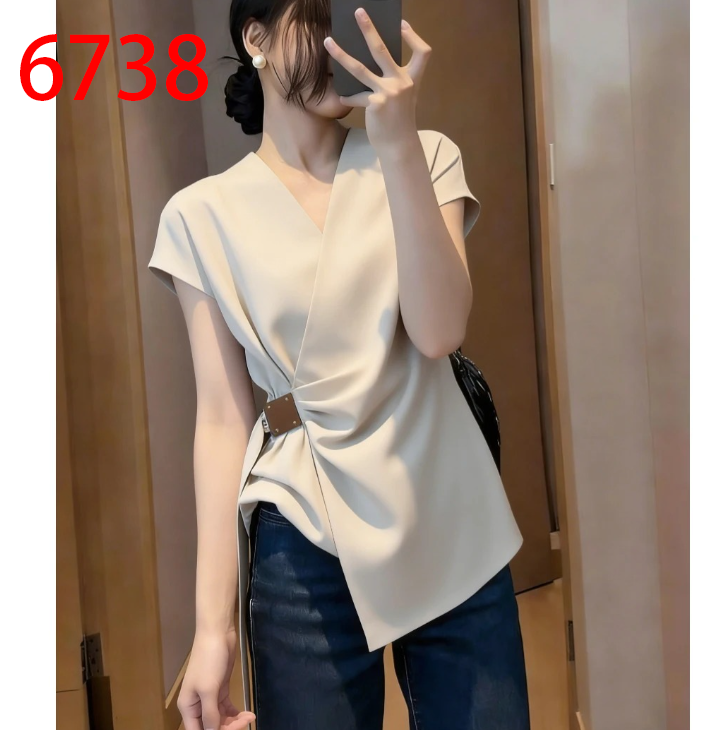 프랑스식 품격 V넥 반팔 티셔츠 여자 2026 여름 새로운 허리 수축 슬림해 보이는 불규칙 작은 셔츠 Chic 맨위