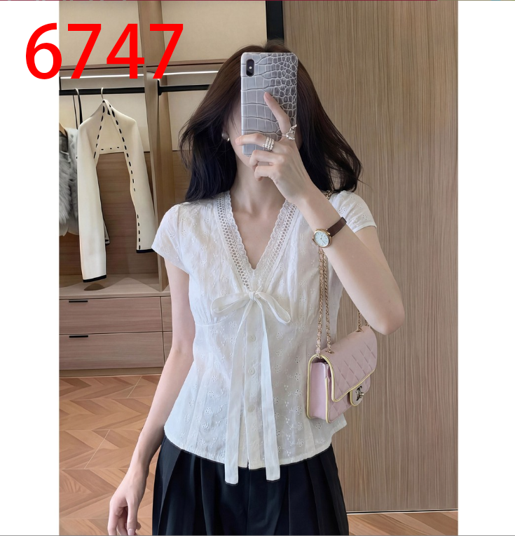 프랑스식 품격 레이스 레이스 홀로우 아웃 V넥 반팔 여성 셔츠 여름 디자인 센스 허리 수축 슬림해 보이는 작은 셔츠 맨위