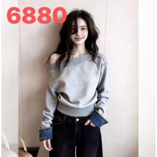 批发<b class='q'>大码</b>露肩<b class='q'>长袖</b>上衣女不规则斜肩卫衣牛仔拼接袖口收腰显瘦打底胖mm