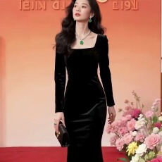 批发春秋明星同款黑色<b class='q'>丝绒</b>中长款宴会主持晚礼服轻奢优雅年会<b class='q'>连衣裙</b>女