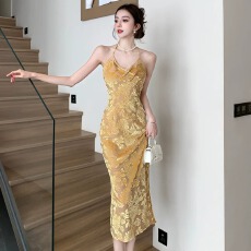 批发秋夏改良旗袍新中式挂脖v领吊带连衣裙子女碎花黄色露背包臀长裙