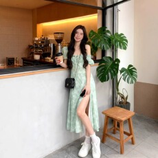 批发法式泡泡袖碎花裙女收腰<b class='q'>英伦</b><b class='q'>风</b>显瘦街拍复古温柔开叉甜辣炸街连衣