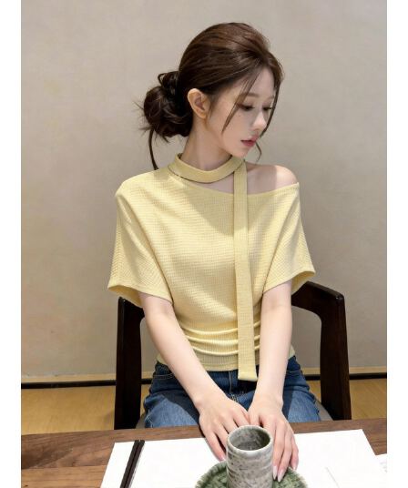 자이언트 잘 생긴 ~ 중 비스듬한 어깨 레이스업 반팔 티셔츠 여성 2026 봄 여름 새로운 디자인 센스 허리 수축 오프숄더 다용도 맨위