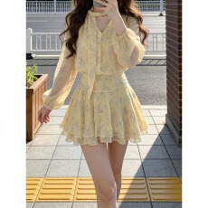 批发法式千金风黄色v领碎花连衣裙子女<b class='q'>夏季</b>2026新款特别漂亮掐腰<b class='q'>短裙</b>