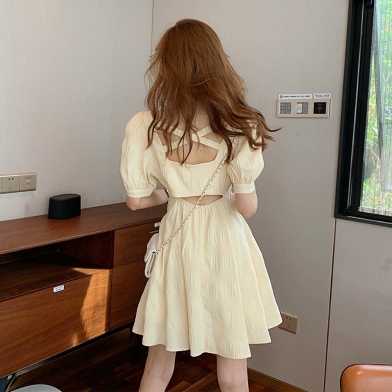 여성 드레스 프랑스식 품격 슈퍼 요정 거품 소매 백리스 미니 스커트 센 부서 레트로 슬림해 보이는 디자인 센스 작은 대중 치마