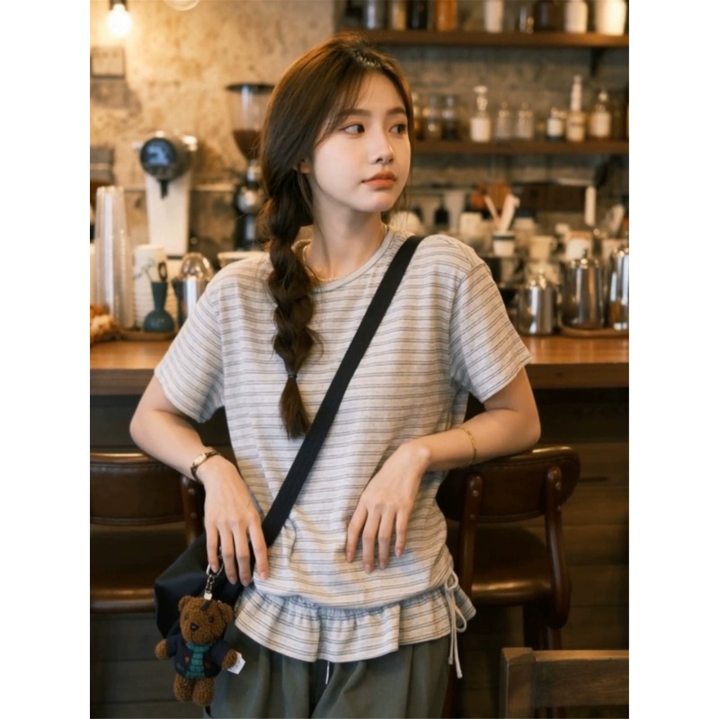 한 부서 여름 소녀 바람 회색 스트라이프 맨위 여성 2026 년 여름 새로운 반팔 티셔츠 디자인 센스 작은 대중
