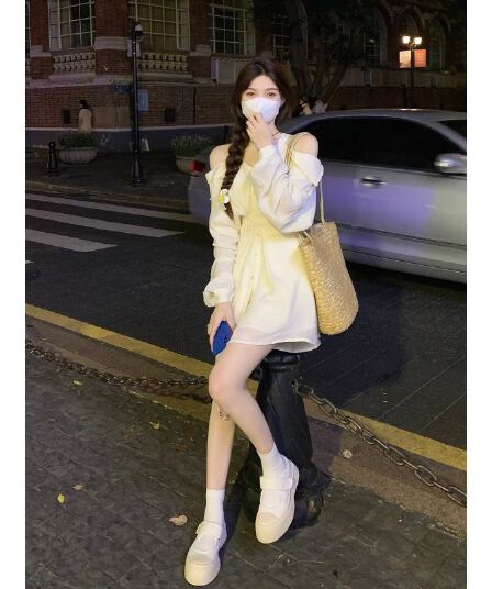 가을 의상 새로운 2026 예술 오프숄더 프랑스식 분위기 센스 주름 고급 센스 가을 센스 슬림해 보이는 연령 감소 여성 드레스