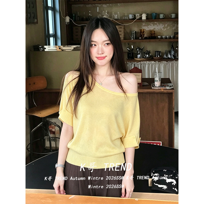 한 부서 비스듬한 어깨 배트윙 소매 니트 스웨터 여성 여름 디자인 센스 오프숄더 반팔 티셔츠 루즈핏 도파민 맨위 ins