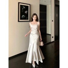 批发但你butyou白色缎面吊带连衣<b class='q'>裙</b>女夏季鱼尾长款订婚聚会宴会<b class='q'>小礼服</b>