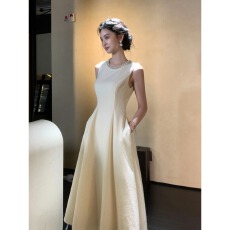 批发从一时刻【素色独白】简约高级感手工钉珠纯色<b class='q'>高腰</b>显瘦A摆连衣<b class='q'>裙</b>