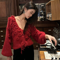 批发温柔<b class='q'>立体</b><b class='q'>花朵</b>圣诞穿搭红色毛衣女25早春新款宽松显瘦慵懒针织<b class='q'>上衣</b>