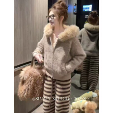 批发高级感软糯大毛领连帽针织开衫女2025冬季新款毛衣慵懒风宽松<b class='q'>外套</b>