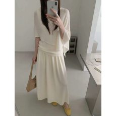 批发松弛感肌理条纹针织套裙女小众斜肩<b class='q'>不规则</b>上衣垂顺长款<b class='q'>半身裙</b>套装
