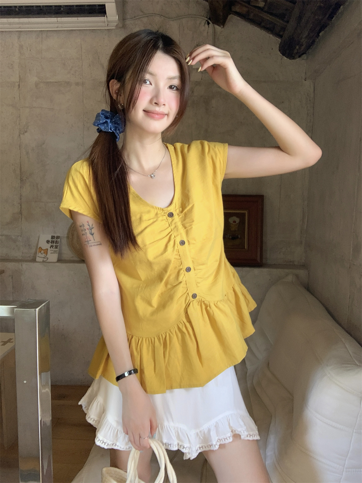 MY9316# 夏季荷叶边下摆V领皱褶设计感上衣小衫别致收腰显瘦衬衫上衣女裝貨源服裝批發