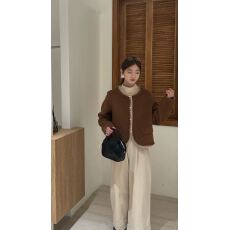 批发<b class='q'>韩国</b>东大门女圆领撞色包边排扣短款毛呢外套显瘦百搭韩版设计感