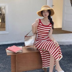 韩版时尚设计感红色条纹开叉连衣裙女镂空爱心上衣时髦2026夏季潮