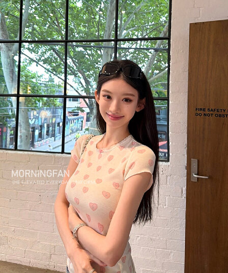 순수한 욕망 바람 하트 프린트 긍정적 인 어깨 반팔 티셔츠 여성 여름 몸매 가꾸기 슬림해 보이는 레이스 레이스 쇼트 스타일 핫걸 맨위