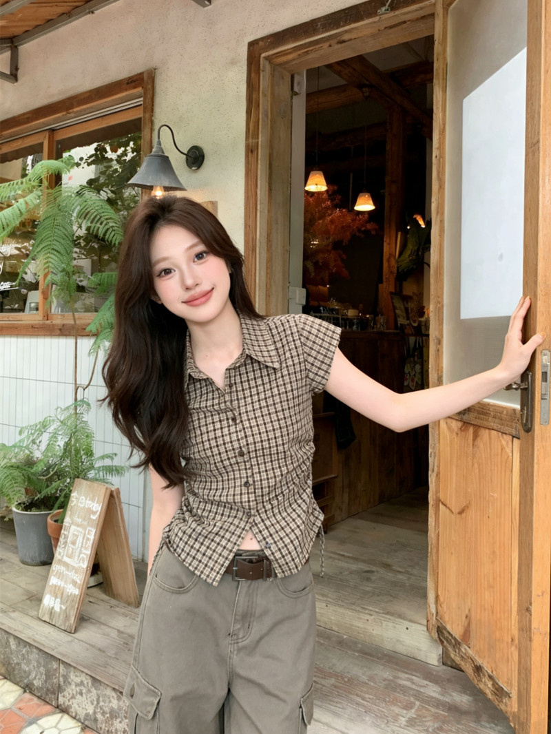 레트로 커피 색상 체크무늬 POLO 칼라 반팔 여성 셔츠 여름 새로운 다용도 슬림해 보이는 품격 맨위