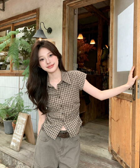 레트로 커피 색상 체크무늬 POLO 칼라 반팔 여성 셔츠 여름 새로운 다용도 슬림해 보이는 품격 맨위