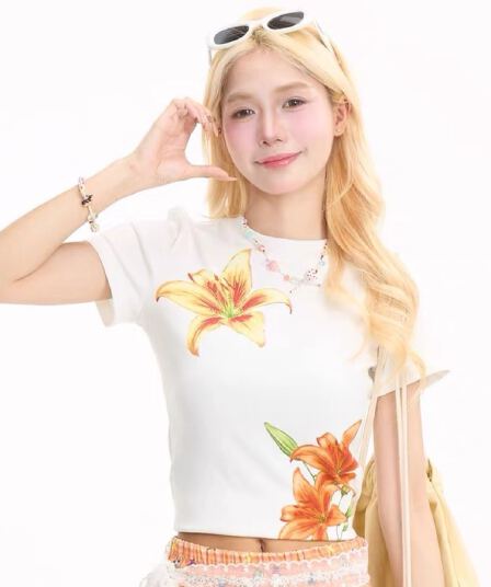 화이트 아메리칸 꽃무늬 프린트 슬림해 보이는 반팔 티셔츠 여성 여름 몸매 가꾸기 달콤한 매운맛 연령 감소 쇼트 스타일 맨위
