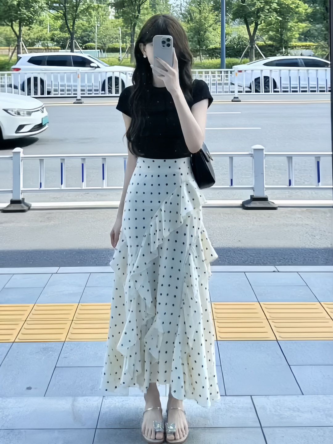 한 부서 도트 무늬 레이스 반신 스커트 여성 여름 2026 새로운 하이웨이스트 몸매 가꾸기 한 마디 작은 키 디자인 센스 우산 치마