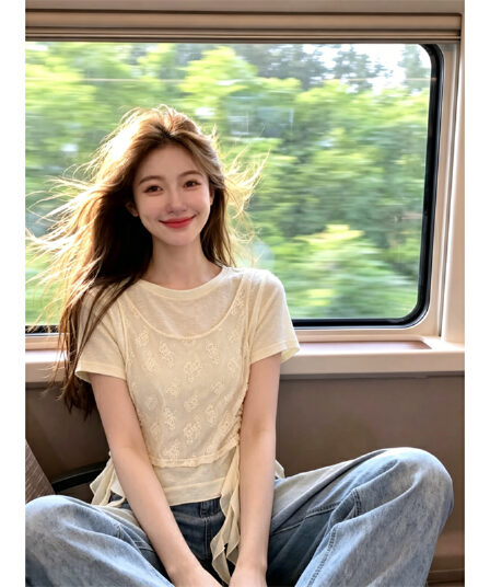 2026 새로운 여름 한 부서 페이크 레이어드 맨위 디자인 센스 몸매 가꾸기 프릴 밑단 반팔 티셔츠 여성