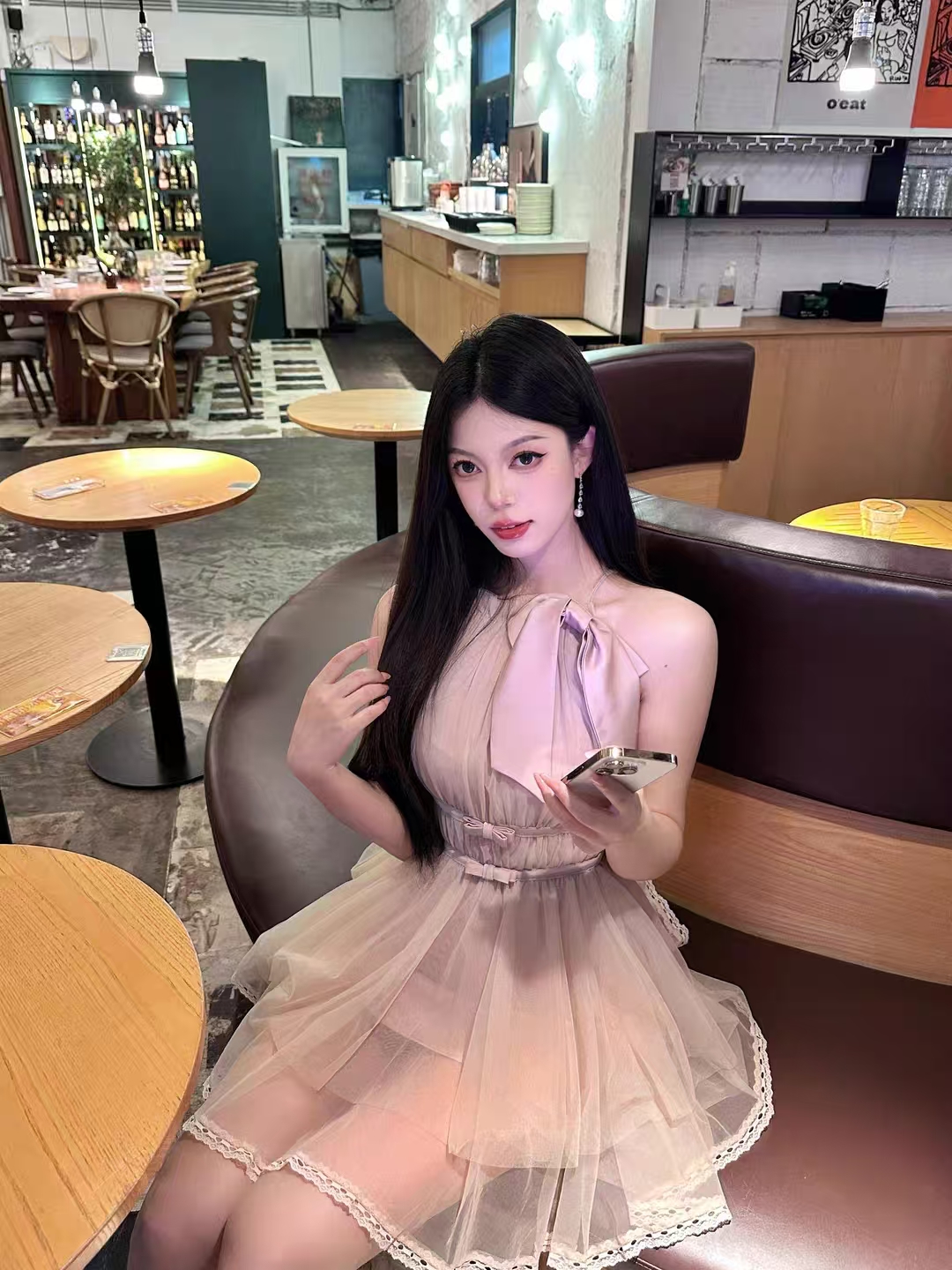 마이크로 알몸의 핑크색 행침 목 나비 매듭 불규칙 밑단 드레스 부드러운 바람 민소매 품격 명문 여성 망사