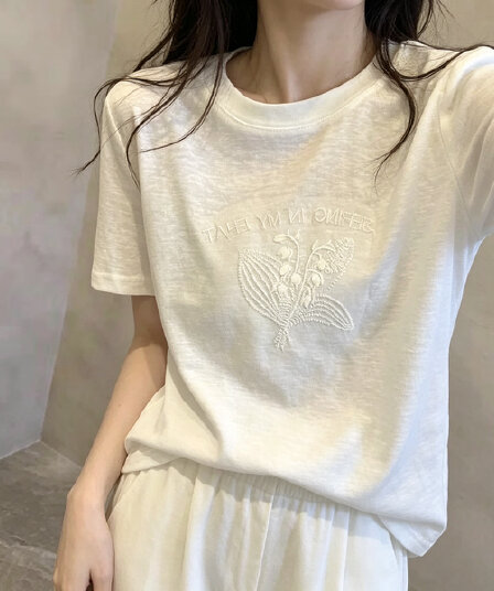 화이트 자수 반팔 티셔츠 여성 여름 새로운 루즈핏 얇은 스타일 맨위 미니멀리즘 다용도 캐주얼 빅 사이즈 맨위 트렌디