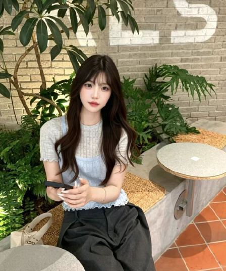 한 부서 배색 페이크 레이어드 니트 반팔 티셔츠 여성 디자인 센스 몸매 가꾸기 슬림해 보이는 긍정적 인 어깨 라운드 넥 쇼트 스타일 맨위 트렌디