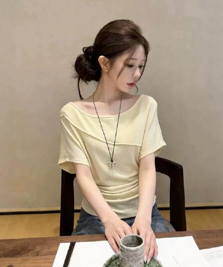 한 부서 미니멀리즘 바람 오프숄더 반팔 티셔츠 여성 2026 여름 대 사이즈 지방 m 꼬집기 허리 디자인 센스 슈퍼 잘 생긴 맨위