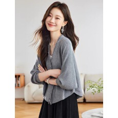 批发<b class='q'>韩版</b>2026早秋季气质宽松蝙蝠袖针织衫开衫女毛衣外套小外搭
