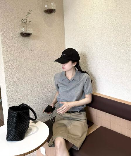 한 부서 고급 회색 폴로 칼라 반팔 POLO 셔츠 여성 여름 새로운 패션 미니멀리즘 다용도 맨위 트렌디
