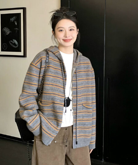 아메리칸 레트로 배색 스트라이프 후드 스웨터 여성 코트 봄 새로운 분위기 센스 착용 가져 가라. 니트 오픈 가디건 맨위