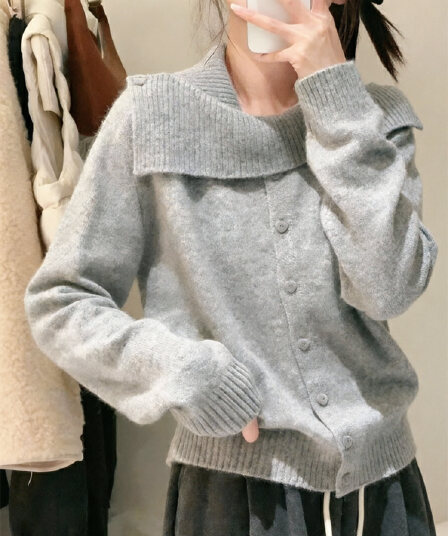 디자인 센스 작은 대중 회색 폴로 칼라 긴팔 니트 스웨터 여성 이른 봄 품격 Chic 불규칙 쇼트 스타일 오픈 가디건 맨위