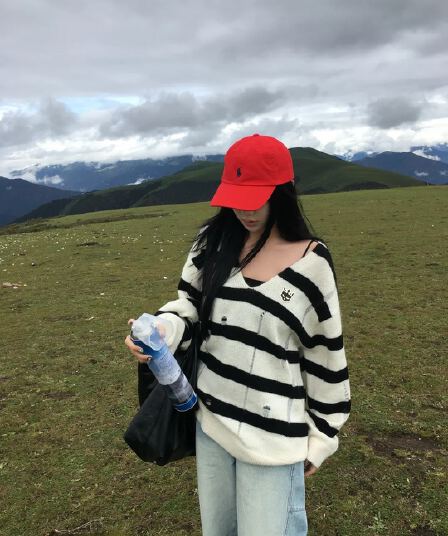 레트로 스트라이프 찢어진 부분 스웨터 여자 가을 V넥 한 부서 루즈핏 게으른 부주의 한 도루 센스 패치워크 색상 디자인 센스 풀오버 맨위