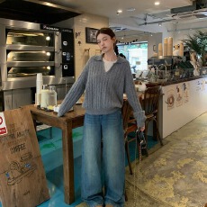 批发假两件立体麻花复古设计感显瘦翻领<b class='q'>毛衣</b>