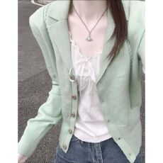 批发绿色翻领木扣麻花西装领收腰针织开衫<b class='q'>女</b><b class='q'>毛衣</b>外套春秋法式短款上衣