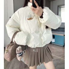批发爆款刺绣字母定制纽扣超好看羽绒服