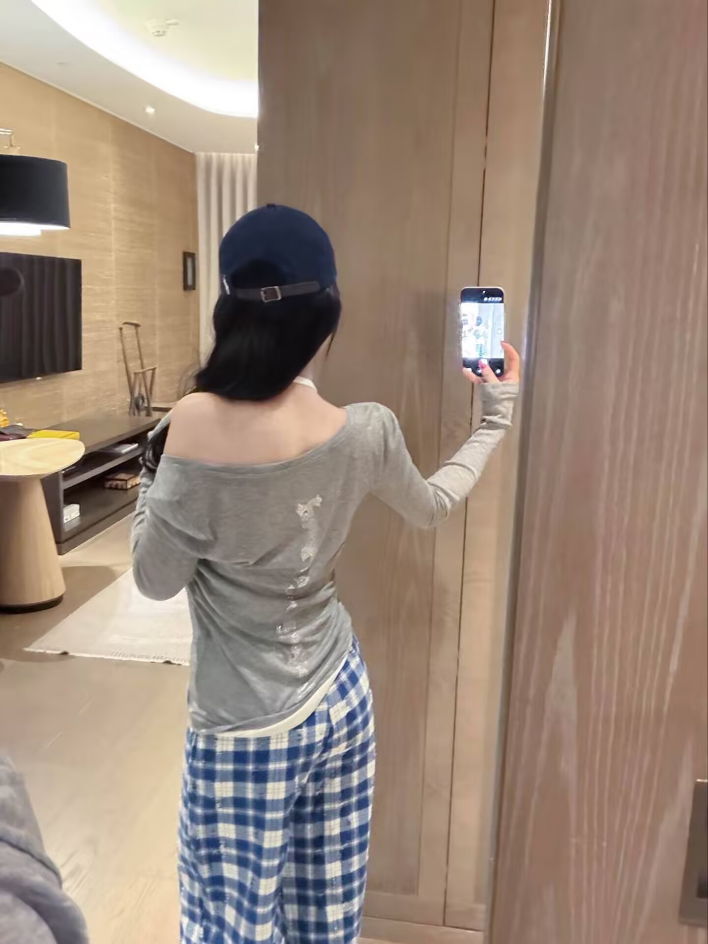 폭발 행침 목 스타일 페이크 레이어드 십자가 맨위
