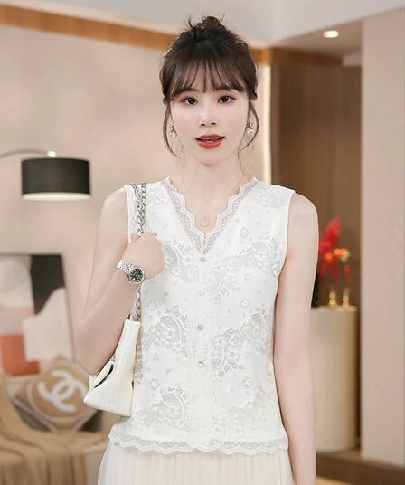 V넥 레이스 조끼 여자 2026 새로운 슬림해 보이는 스택 착용 인사이드 가져 가라.