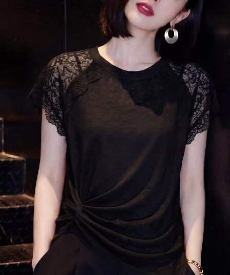 검정색 반팔 티셔츠 여성 여름 2026 새로운 외국 가스 연령 감소 몸매 가꾸기 슬림해 보이는 디자인 센스 레이스 레이스 맨위