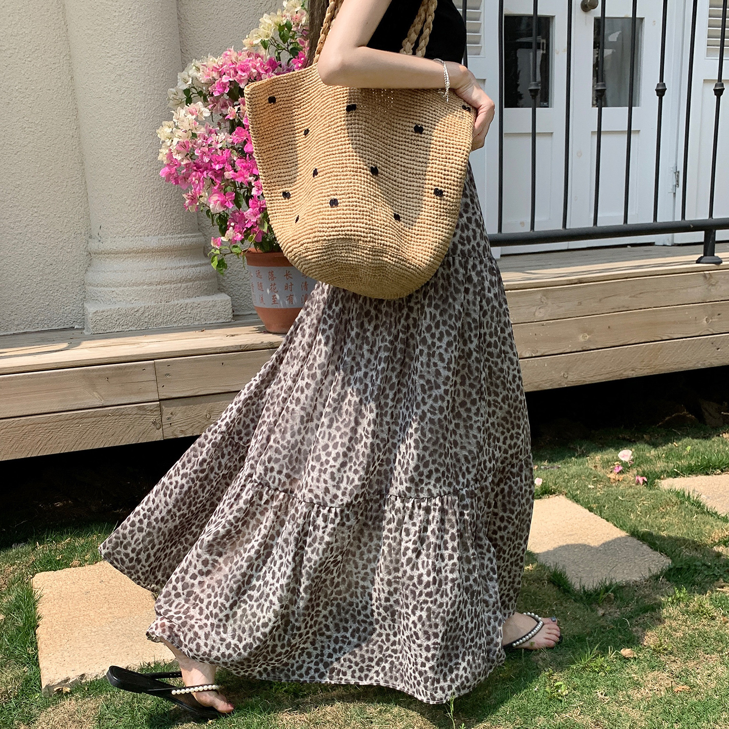 여름 새로운 고급 센스 레트로 레오파드 무늬 프린트 반신 스커트 여성 2026 새로운 프랑스식 큰 진자 케이크 드레스 롱 스커트