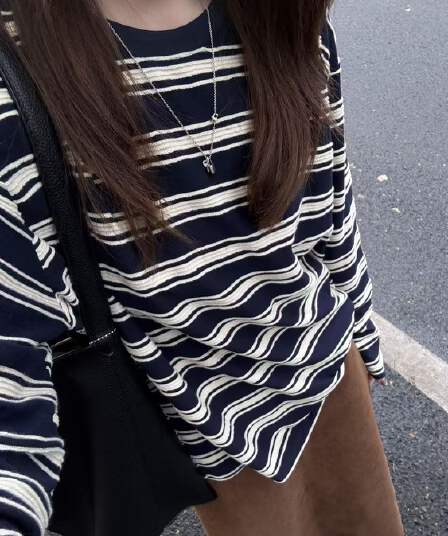 자이언트 디스플레이 화이트 3 차원 스트라이프 한 부서 부드러운 바람 긴팔 티셔츠 여성 ins 슈퍼 화재 루즈핏 슬림해 보이는 맨위 서비스
